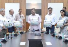 सार्वजनिक बांधकाम विभागाच्या कामगिरीवर ‘गौरवगाथा गडचिरोलीची’ कॅाफिटेबल बुक