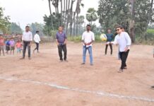 सिरोंचा तालुक्यातील अतिदुर्गम वेनलाया येथे व्हॉलिबॉल स्पर्धेचे उद्घाटन