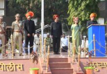 पोलिस ग्राऊंडवर शासकीय ध्वजारोहण, विविध क्षेत्रातील मान्यवरांचा सत्कार