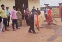 गडचिरोलीत शहर झाले भक्तिमय, फुटका मंदिरात स्वच्छता अभियान