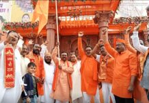 श्रीरामाचा जयजयकार करत थिरकले पिवळ्या-तांबड्या वस्रात गडचिरोलीकर