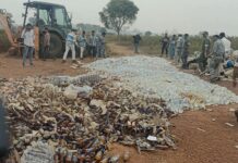 लाखो रुपयांच्या दारू बाटल्यांवर आरमोरीत फिरवला रोड रोलर