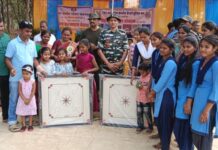 कसनसूर परिसरातील गावकऱ्यांना सीआरपीएफने वाटल्या गरजेच्या वस्तू