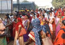 गडचिरोलीत पाचशेवर अंगणवाडीच्या महिला पोलिस स्टेशनमध्ये स्थानबद्ध