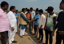 खासदार अशोक नेते यांनी स्वतः भरून घेतले नमो चषकासाठी नोंदणी फॅार्म