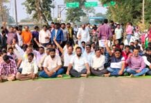 कुरखेडा-देसाईगंज मार्गावर वाहनचालक संघटनेचा दिड तास चक्काजाम