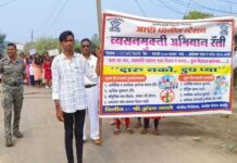 ‘दारू नाही, दूध प्या’ म्हणत आष्टीत पोलिसांनी काढली व्यसनमुक्ती रॅली