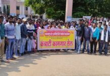 जिल्ह्यात कंत्राटी वीज कर्मचारी संपावर, महावितरण कार्यालयासमोर निदर्शने