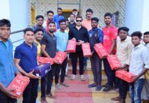 सिरोंचा तालुक्यातील कबड्डी स्पर्धकांना जोडे खरेदीसाठी मिळाला आर्थिक आधार