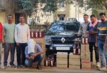 नदीपलिकडून गडचिरोली शहरात येणारी अडीच लाखांची दारू पकडली