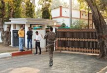 एसआरपीएफ जवानाने स्वत:च्या रायफलने डोक्यात गोळी झाडून केली आत्महत्या