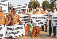 निवडणूक आयोगाच्या निर्णयाविरोधात राष्ट्रवादी काँग्रेसची (श.प.) निदर्शने