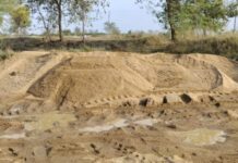 प्रभारी तहसीलदारांनी जप्त केली कठाणी नदीपात्रातून काढलेली रेती