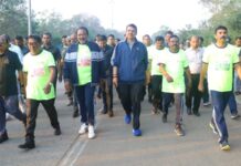 गडचिरोलीत अभूतपूर्व महामॅरेथॅान, उपमुख्यमंत्री चालले तीन किलोमीटर