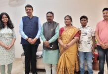 उपमुख्यमंत्र्यांनी खासदारांच्या घरी घेतला स्नेहभोजनाचा आस्वाद