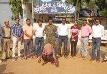 पत्नी आणि मुलीवर नजर होती वाईट, म्हणून त्यांच्यात झाली जीवघेणी फाईट