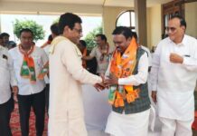 ‘४०० पार’चा संकल्प करत आरमोरीत नेते यांच्या प्रचार कार्यालयाचे उद्घाटन