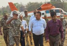 निवडणूक निरीक्षकांसह जिल्हाधिकाऱ्यांनी केली अतिसंवेदनशील मतदान केंद्रांची पाहणी