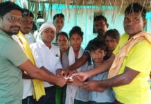 हत्तीच्या हल्ल्यात मूत्यू झालेल्या परिवाराला कंकडालवार यांच्याकडून आर्थिक मदत