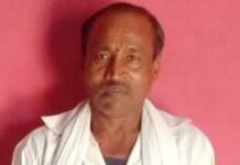 आंबे तोडण्यासाठी झाडावर चढणे जीवावर बेतले, खाली पडून इसमाचा मृत्यू