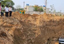 सती नदीवरील पुलाचे बंद पडलेले बांधकाम दोन महिन्यानंतर पुन्हा सुरू