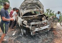 ‘त्या’ बर्निंग कार प्रकरणामागे व्यावसायिक स्पर्धा? चालक म्हणतो लुटमार झाली !