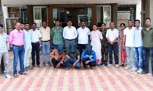 सुगंधी तंबाखू वाहतुकीच्या धंद्यात त्यांना नको होता प्रतिस्पर्धी, म्हणून केली लुटमार