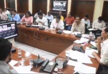 व्हिडीओ कॅान्फरन्सिंगद्वारे दुर्गम भागातील लोकांचा प्रथमच जिल्हाधिकाऱ्यांशी संवाद