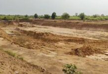 अवैध मुरूम उत्खननप्रकरणी संबंधित शेतकऱ्यांना नुकसानभरपाई द्या
