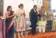 चाहत्यांच्या प्रचंड गर्दीत धर्मरावबाबांवरील लघुचित्रपट प्रदर्शित, अनेक पैलूंवर प्रकाश