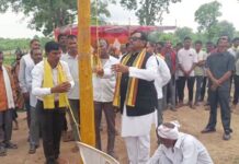 गढी दसऱ्यासाठी मिळाली हक्काची जागा, ना.धर्मरावबाबा यांच्या हस्ते ध्वजारोहण