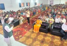 गडचिरोलीतील लाडक्या बहिणींशी ‘देवाभाऊ’चा ऑनलाईन व्हिडीओ संवाद