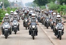 550 पोलीस अधिकारी-अंमलदारांच्या बाईक रॅलीने वेधले गडचिरोलीकरांचे लक्ष