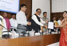 ‘दुर्गम भागातील शेवटच्या घटकापर्यंत योजना पोहोचविण्यासाठी प्रयत्न करा’