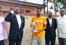 अहेरीतील न्यायालयाच्या इमारतीत खिडकीवर चढला विषारी साप