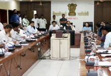 कारणं सांगू नका, कामं वेळेत पूर्ण करा, बांधकाम विभागावर धर्मरावबाबा खवळले