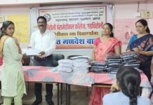 गडचिरोली पॅरामेडीकल कॉलेजच्या विद्यार्थ्यांना मोफत गणवेशाचे वितरण