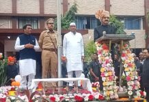 मागास जिल्हा ही नकोशी वाटणारी ओळख पुसून टाकण्यासाठी कटीबद्ध