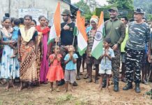 अतिसंवेदनशिल कत्रंगट्टा व पेनगुंडात पोलिसांच्या पुढाकाराने फडकला तिरंगा