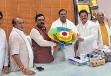 एससी-एसटी संसदीय समितीचे अध्यक्ष फुलस्ते यांची नेते यांच्या निवासस्थानी भेट