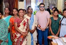 माजी पालकमंत्री अम्ब्रिशराव आत्राम यांना रुक्मिणी महलात बांधल्या राख्या