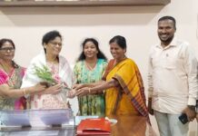 जिल्हा शल्यचिकित्सक डॅा.माधुरी किलनाके यांचा सामाजिक संघटनांकडून सत्कार