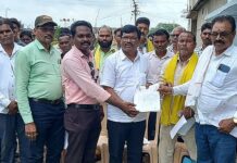 गोंड-गोवारी संघर्ष कृती समितीचा आमदार कृष्णा गजबे यांना घेराव