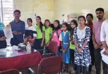 एसटी बसगाड्यांसाठी ताटकळतात विद्यार्थी, समस्या आगारप्रमुखांच्या दारी