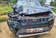 शिवसेना जिल्हा प्रमुखांच्या गाडीला धडक देऊन ट्रकने काढला पळ