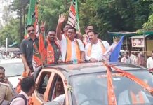 डॅा.नरोटे यांचे वाजतगाजत नामांकन, फुके, नेते यांच्यासह अनेकांची उपस्थिती