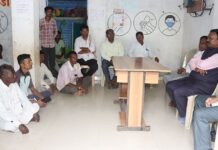 दहशतीखालील वाकडीच्या नागरिकांना माजी खा.अशोक नेते यांनी दिला धीर