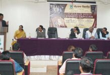 समाजातील बदलत्या वातावरणाशी जुळवून घेण्याची क्षमता संविधानात आहे