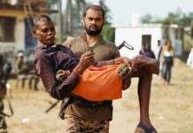 संरक्षण कवच देण्यासोबत पोलिसांनी दिला दिव्यांग, वृद्धांना मदतीचा हात