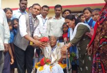गोविंदपूरच्या 111 वर्षाच्या आजीचे केंद्रावरील मतदान ठरले प्रेरणादायी